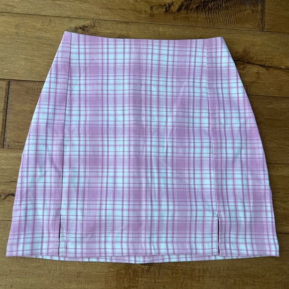 Brandy Melville Pink Plaid Skirt with front slits - Picture 8 of 9